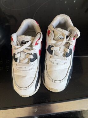 Nike Kids White Black Red Low-Top Sneakers